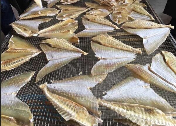 烘干鱼干